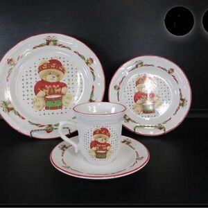 VTG Theodore Bear’s Christmas Dinnerware Set 16 pieces ( READ DESCRIPTION) NEW